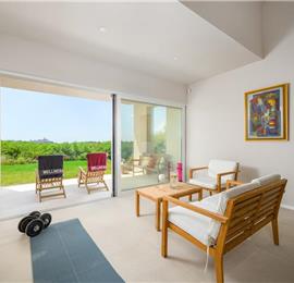 Luxury 4-Bedroom Villa with generous sized Infinity Pool near Buje, Istria. Sleeps 8